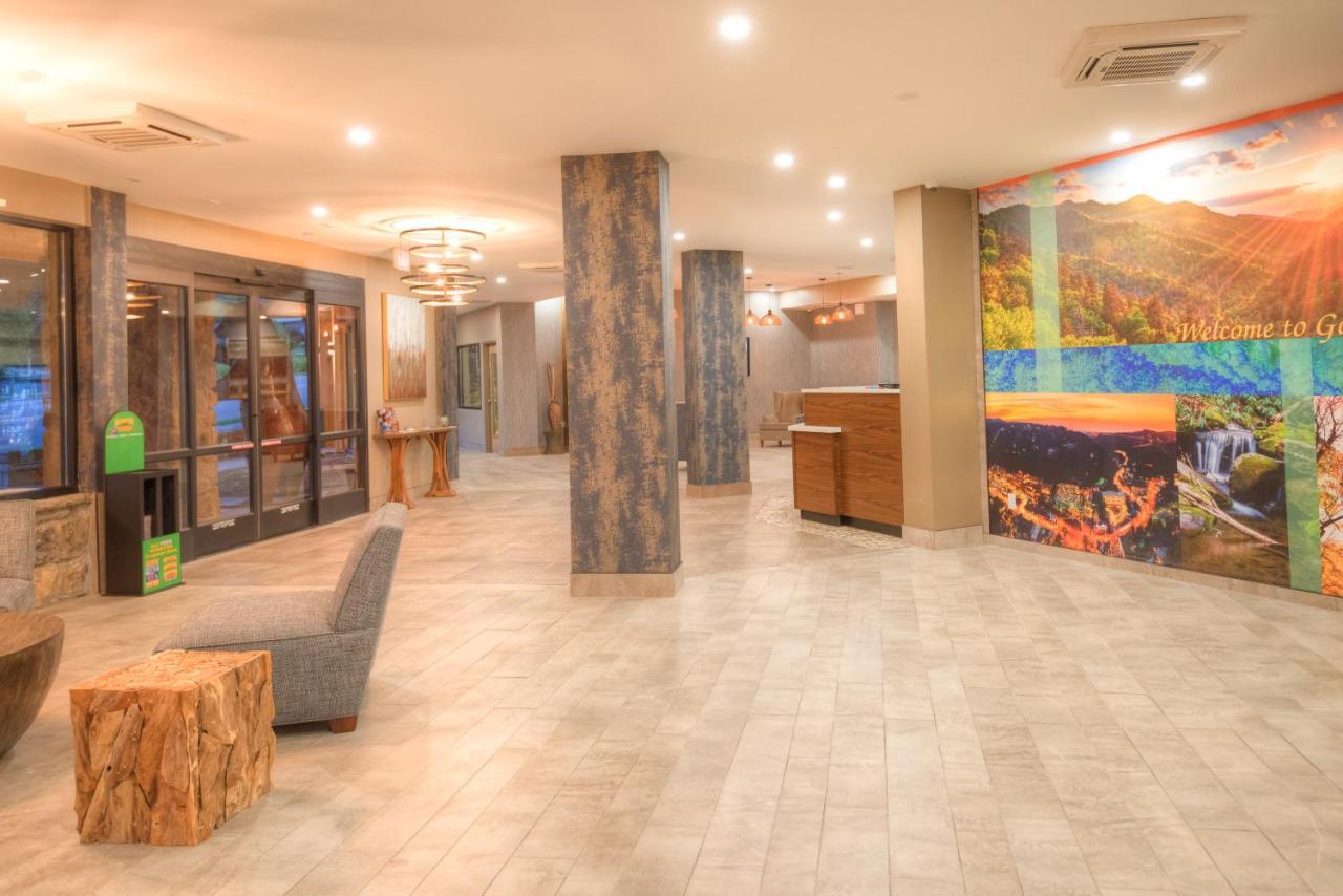 Отель Clarion Pointe Downtown Гатлинбург Экстерьер фото