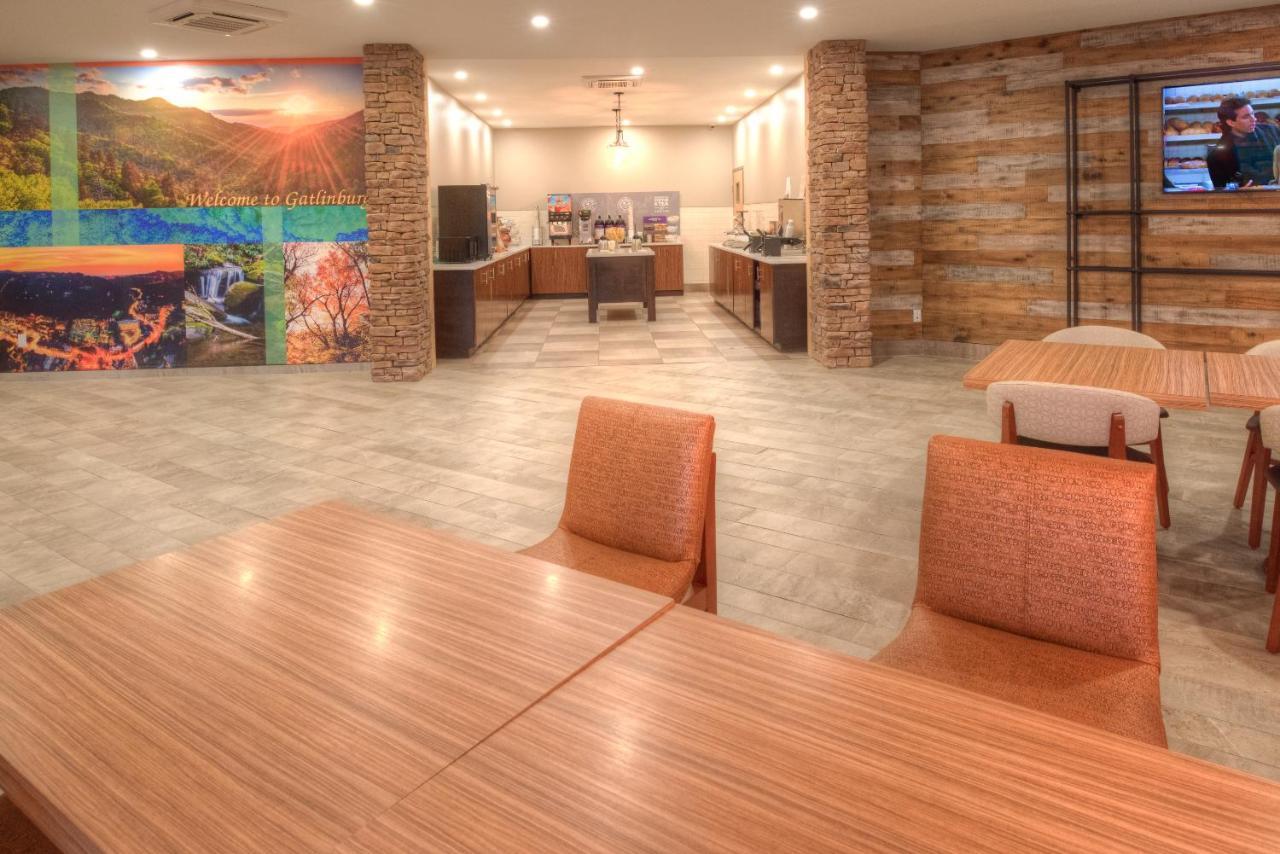 Отель Clarion Pointe Downtown Гатлинбург Экстерьер фото