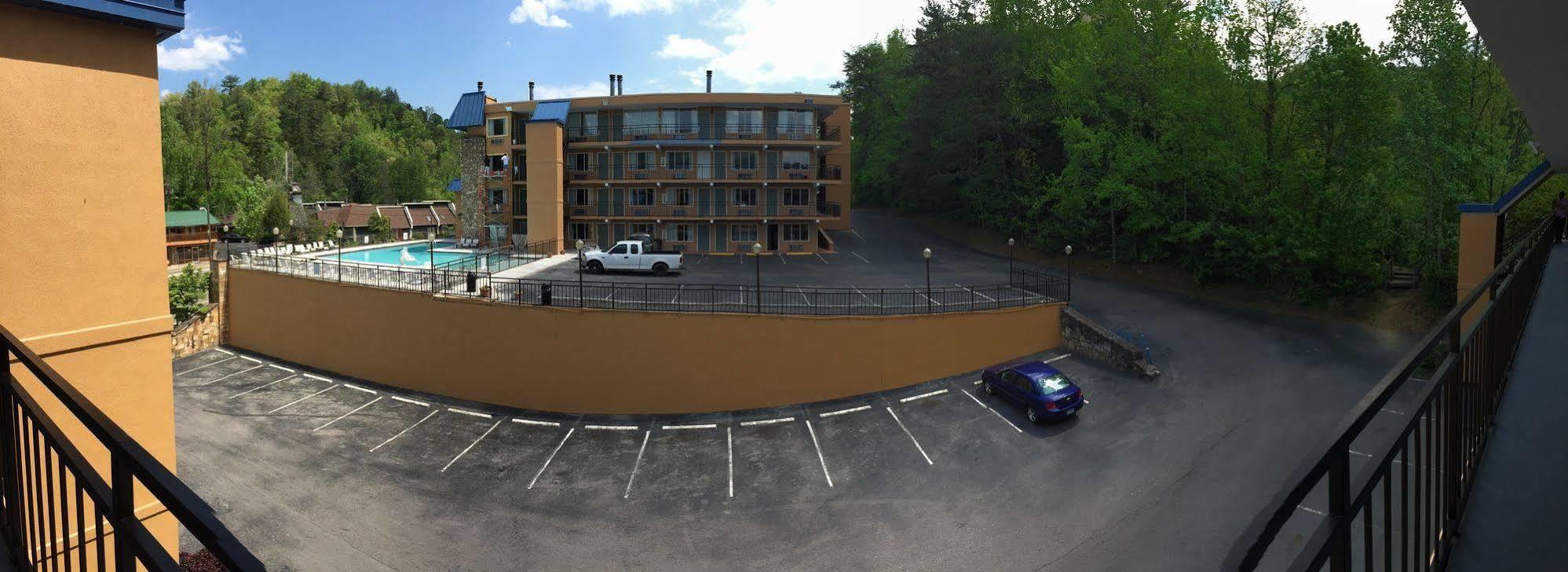 Отель Clarion Pointe Downtown Гатлинбург Экстерьер фото